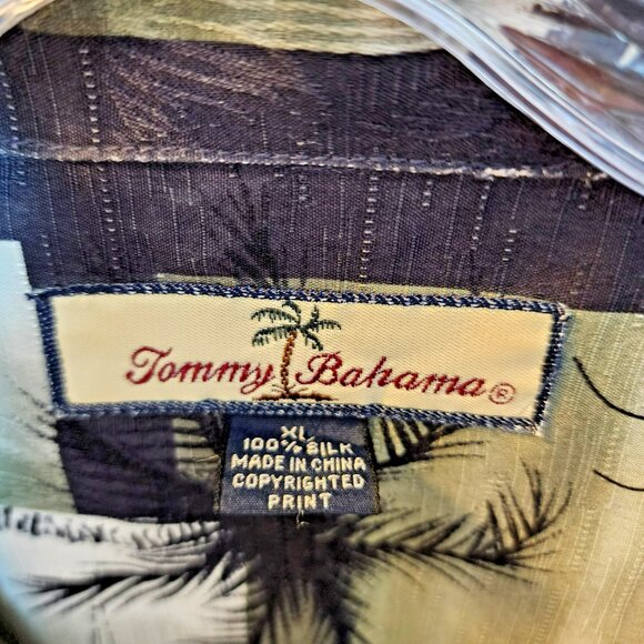 Tommy Bahama Silk Hawaiian Camp Shirt XL Short Sleeve Aloha Floral Preowned - Picture 2 of 9